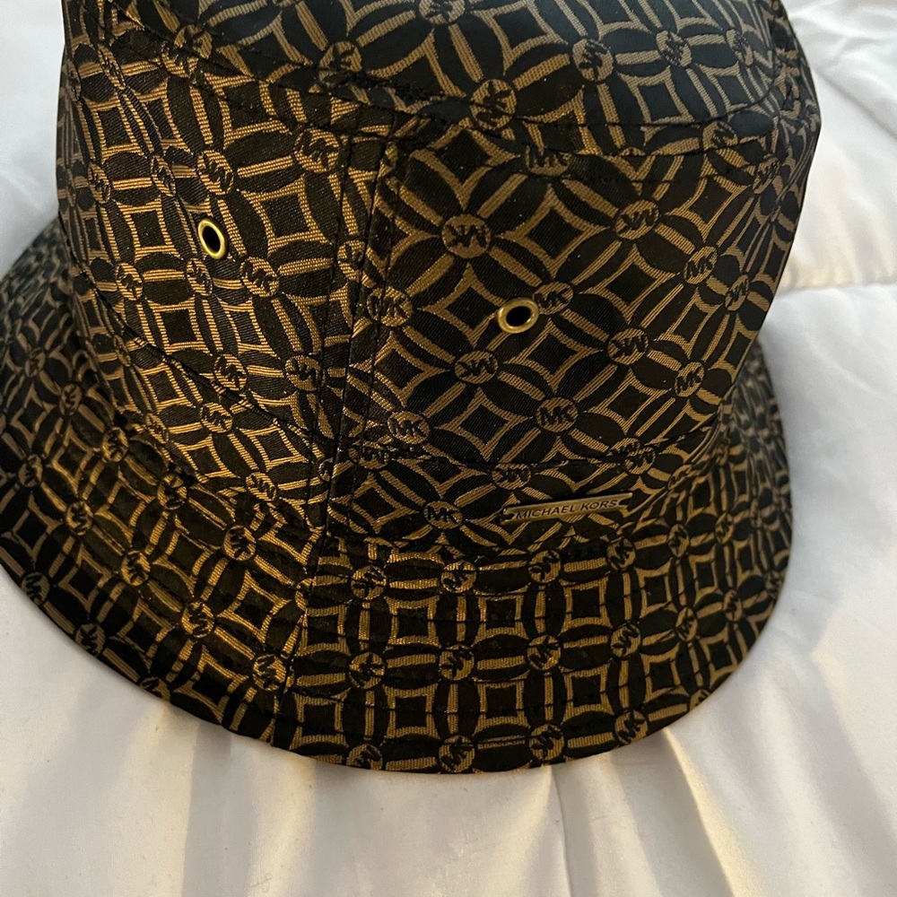 Michael Kors bucket hat